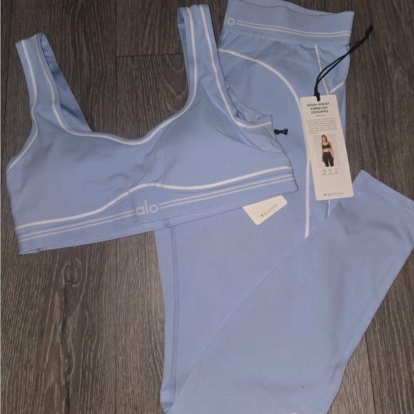ALO Yoga Blue heartthrob Bra Modern Striped Detailing small medium legging set - Picture 5 of 5